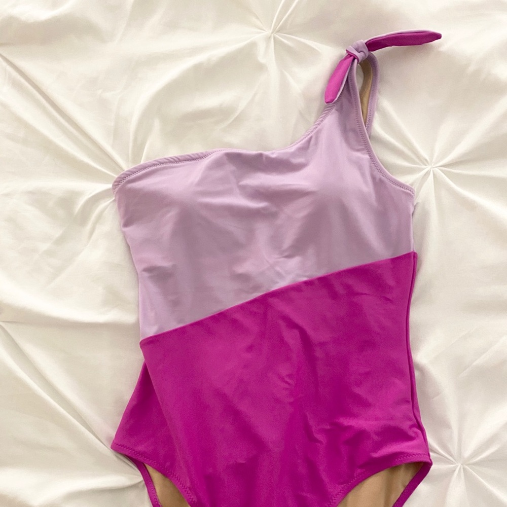 Color blocked swim suit